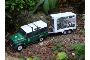 Papírová vystřihovánka Land Rover Defender 1:32