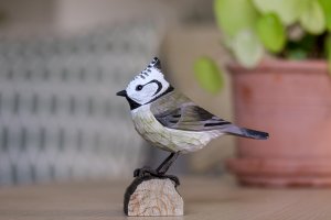 Dřevěná dekorace sýkora parukářka DecoBird - Wildlife Garden